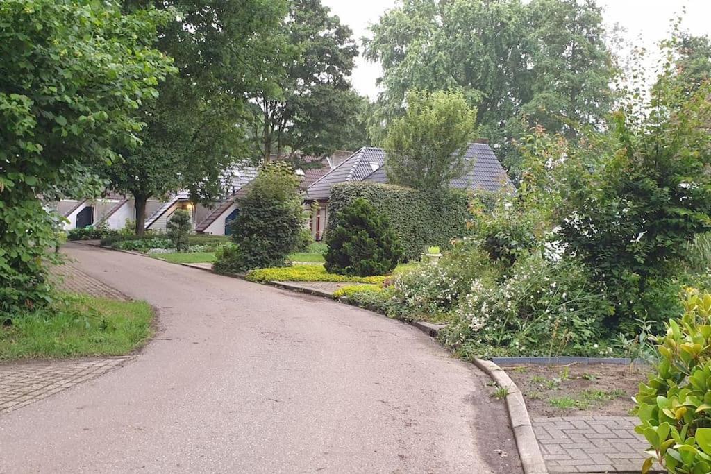 Posterholt Ervaar Vredige Rust In Deze Charmante Knusse Bungalow المظهر الخارجي الصورة